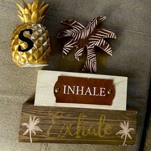 Tropical pineapple decor